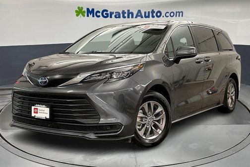 2025 Toyota Sienna LE