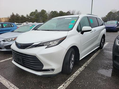 2023 Toyota Sienna XLE