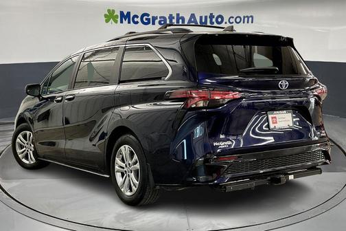 2022 Toyota Sienna XSE 7 Passenger