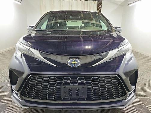 2022 Toyota Sienna XSE 7 Passenger
