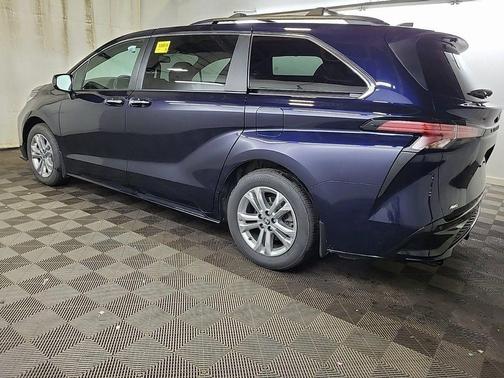 2022 Toyota Sienna XSE 7 Passenger
