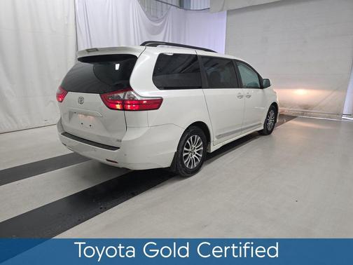 2020 Toyota Sienna XLE