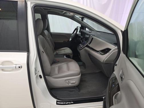 2020 Toyota Sienna XLE