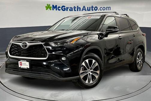 Midnight Black Metallic 2024 Toyota Highlander XLE