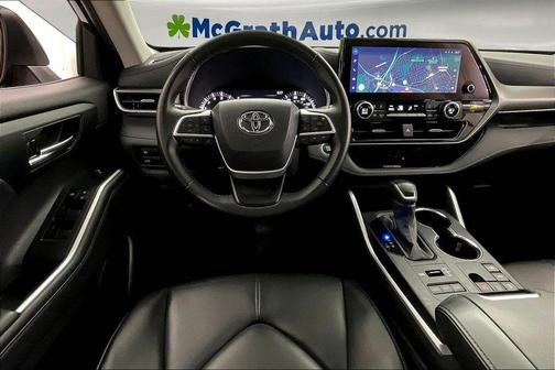 Midnight Black Metallic 2024 Toyota Highlander XLE