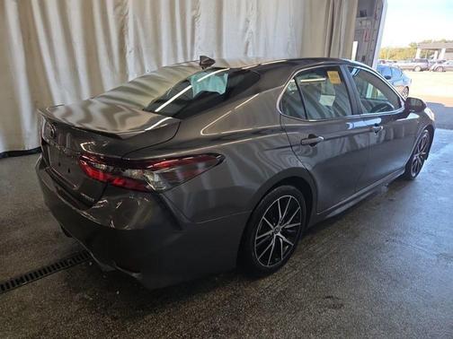 2024 Toyota Camry Hybrid SE