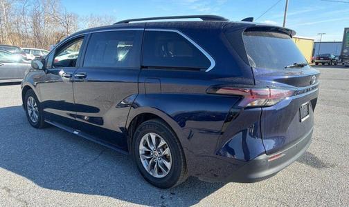 2024 Toyota Sienna XLE