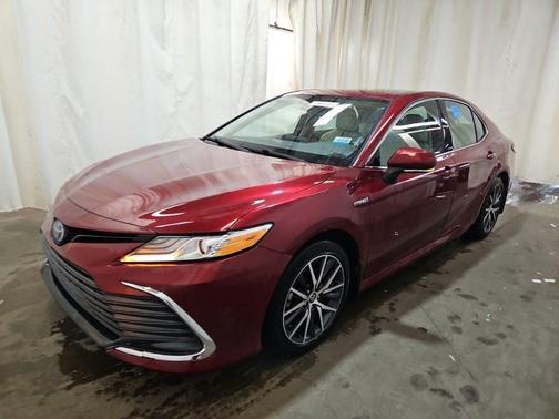 2021 Toyota Camry Hybrid XLE