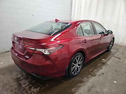 2021 Toyota Camry Hybrid XLE