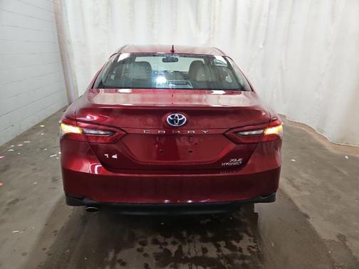 2021 Toyota Camry Hybrid XLE