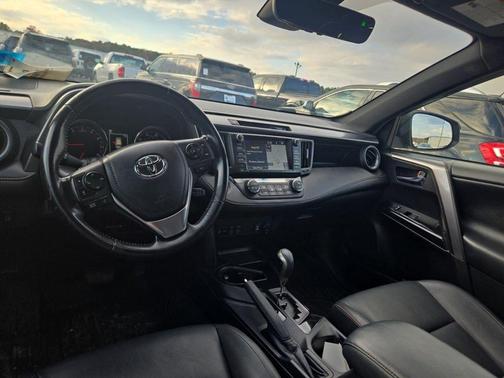 2018 Toyota RAV4 SE