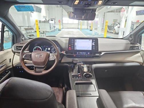 2021 Toyota Sienna Platinum 7 Passenger