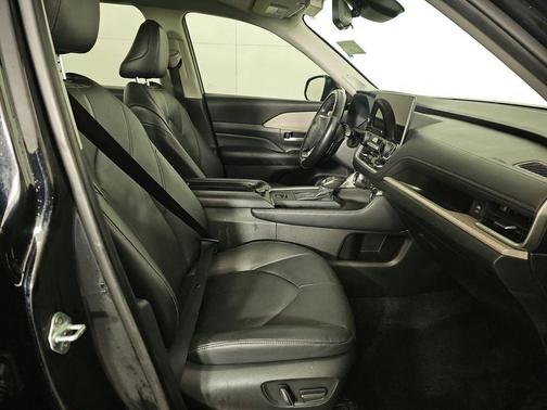 Midnight Black Metallic 2024 Toyota Grand Highlander Platinum