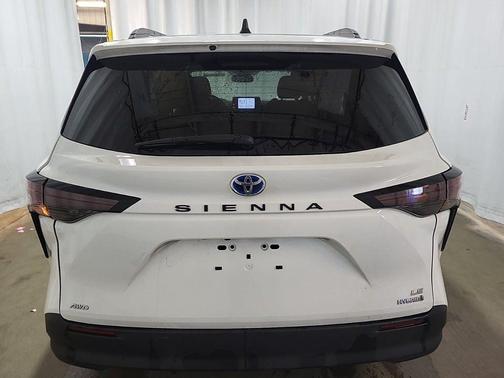 2024 Toyota Sienna LE
