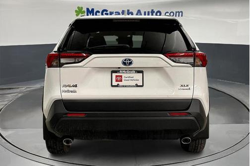 2022 Toyota RAV4 Hybrid XLE