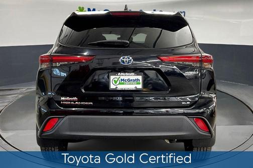 Midnight Black Metallic 2022 Toyota Highlander Hybrid XLE
