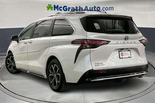 2025 Toyota Sienna Platinum