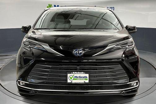 2025 Toyota Sienna Platinum 7 Passenger