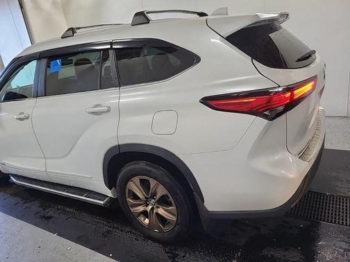 2023 Toyota Highlander Hybrid XLE