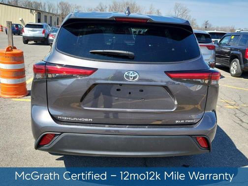 Magnetic Gray Metallic 2022 Toyota Highlander XLE