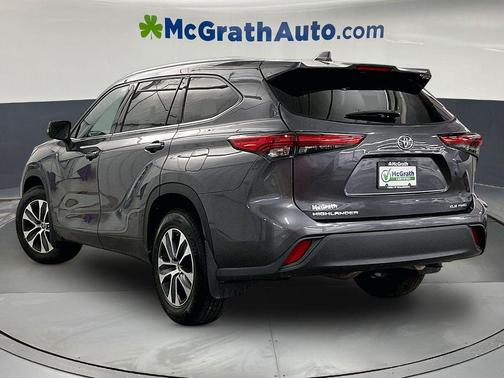 Magnetic Gray Metallic 2022 Toyota Highlander XLE