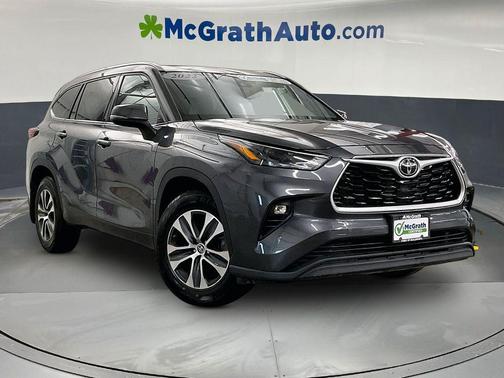 Magnetic Gray Metallic 2022 Toyota Highlander XLE