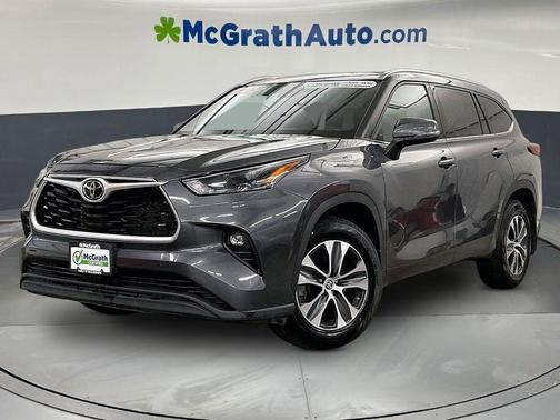 Magnetic Gray Metallic 2022 Toyota Highlander XLE