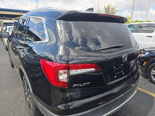 Crystal Black Pearl 2020 Honda Pilot Touring 8-Passenger