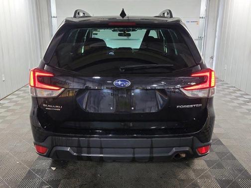 Crystal Black Silica 2022 Subaru Forester Premium