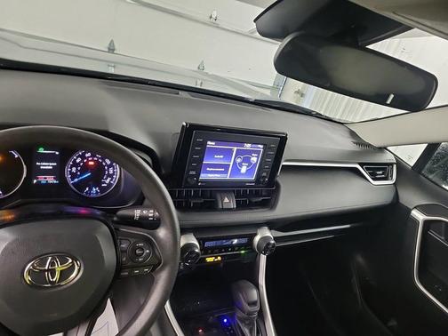 Silver Sky Metallic 2022 Toyota RAV4 Hybrid LE