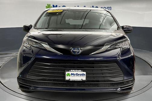 2022 Toyota Sienna LE