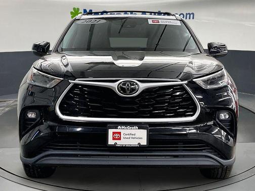 Midnight Black Metallic 2021 Toyota Highlander XLE