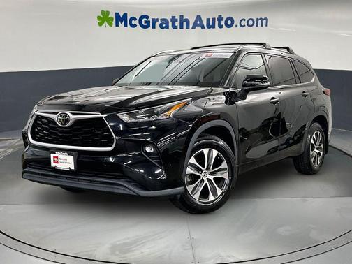 Midnight Black Metallic 2021 Toyota Highlander XLE