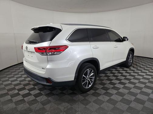 Blizzard Pearl 2019 Toyota Highlander XLE