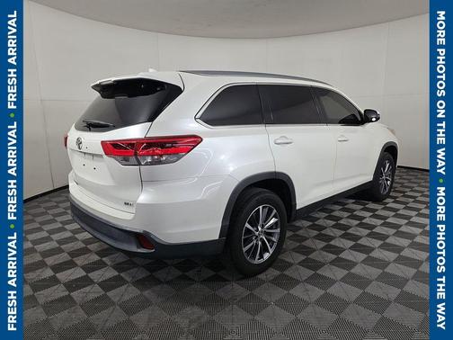 Blizzard Pearl 2019 Toyota Highlander XLE