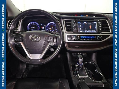 Blizzard Pearl 2019 Toyota Highlander XLE
