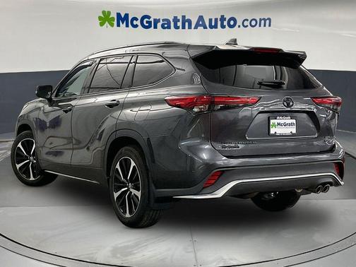 Magnetic Gray Metallic 2021 Toyota Highlander XSE