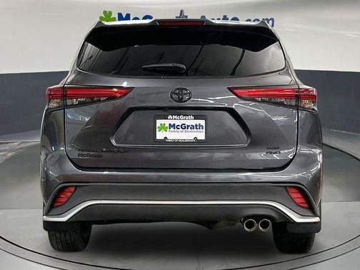 Magnetic Gray Metallic 2021 Toyota Highlander XSE