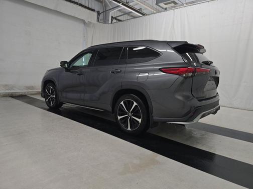 Magnetic Gray Metallic 2021 Toyota Highlander XSE