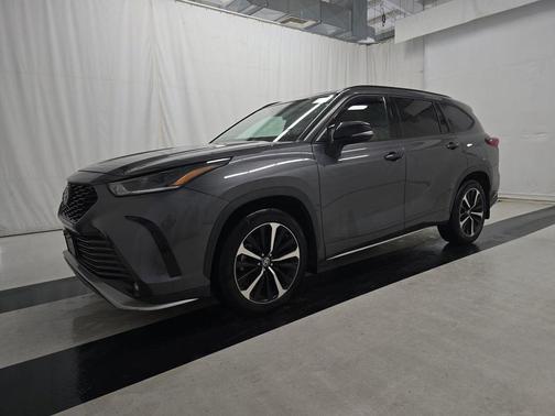 Magnetic Gray Metallic 2021 Toyota Highlander XSE