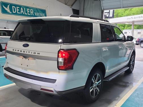 Oxford White 2022 Ford Expedition XLT