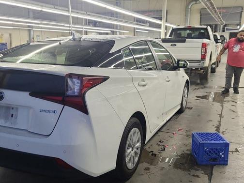 2022 Toyota Prius LE