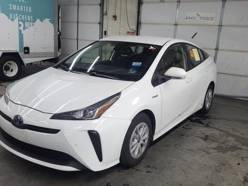 2022 Toyota Prius LE