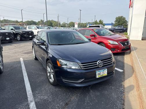 2014 Volkswagen Passat 1.8T Auto SE w/Sunroof & Nav