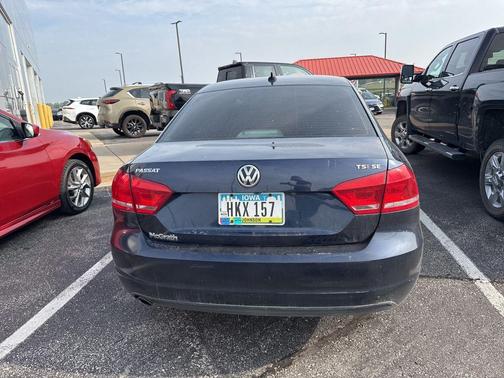 2014 Volkswagen Passat 1.8T Auto SE w/Sunroof & Nav