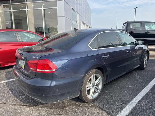 2014 Volkswagen Passat 1.8T Auto SE w/Sunroof & Nav
