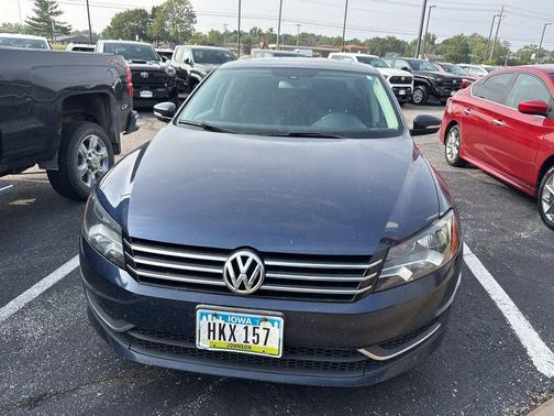 2014 Volkswagen Passat 1.8T Auto SE w/Sunroof & Nav