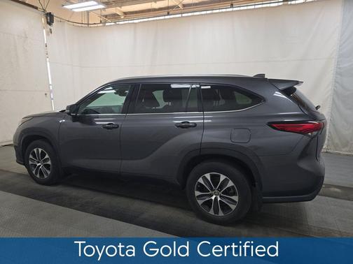 Magnetic Gray Metallic 2021 Toyota Highlander XLE