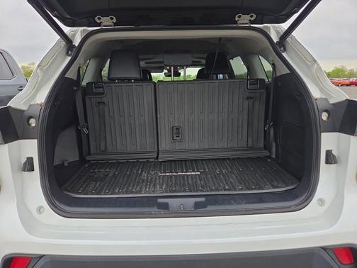Wind Chill Pearl 2022 Toyota Highlander XLE