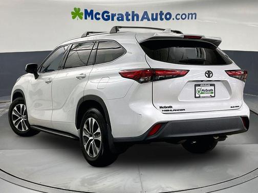 Wind Chill Pearl 2022 Toyota Highlander XLE